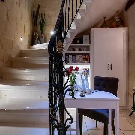 Julesy's * Cospicua