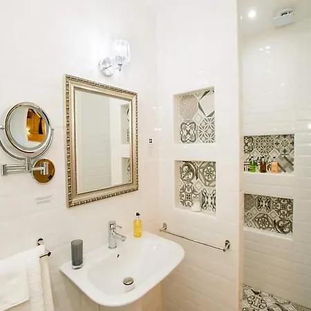 Guest house Julesy's 4*