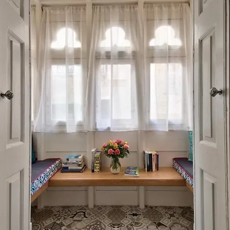 Julesy's Guest house 4*